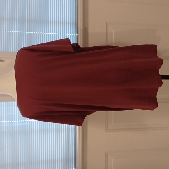 4/$40 Dark Red Floral Tee - Size 2X - Picture 4 of 6